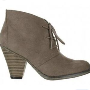 MIA Shawna brown suede lace up bootie. Very good condition. Size 9